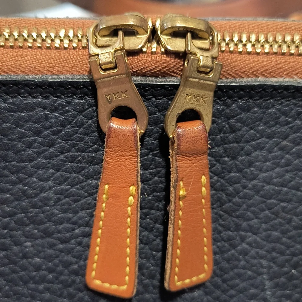 Dooney & Bourke Vintage Pebbled Leather dual zip adjustable strap sachel, EUC